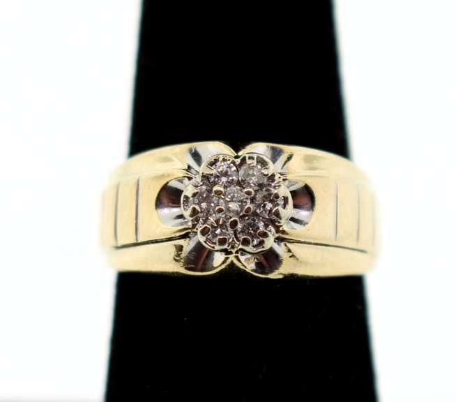 Encaptivating 10k Gold Halo Diamond Ring