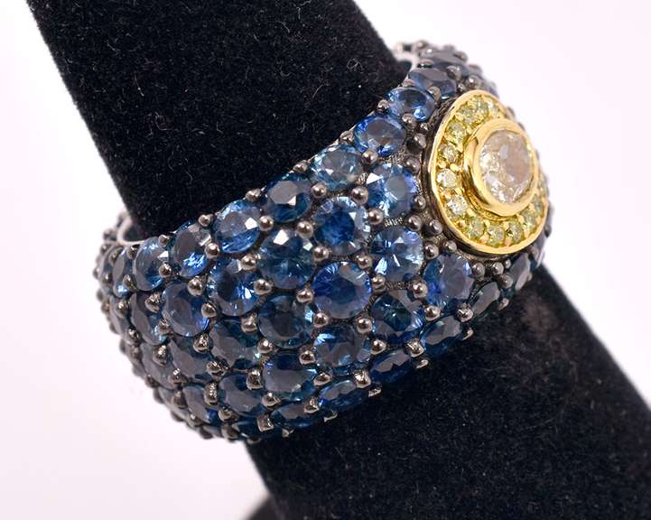 Striking Diamond & Sapphire Band/Ring in 18KT