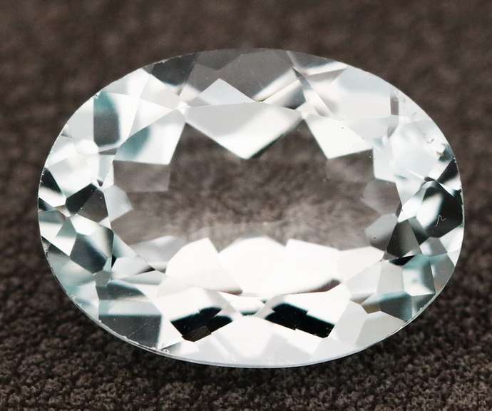 Stunning 10.49ct UNTREATED diamond white Topaz