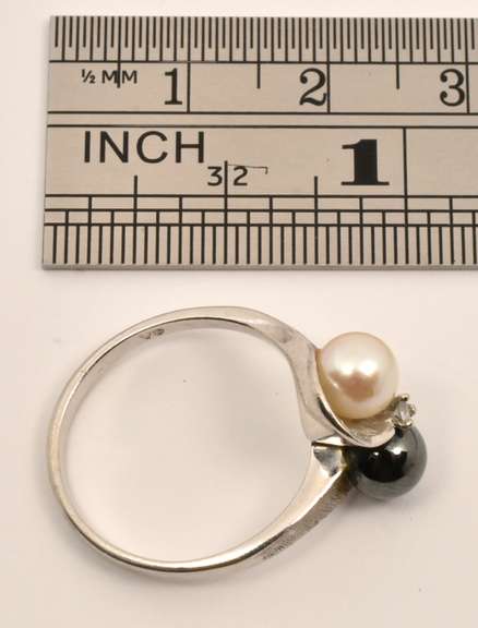 Classic Yin and Yang Pearl Ring