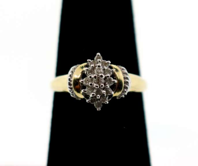10k White and Yellow Gold Diamond Ring