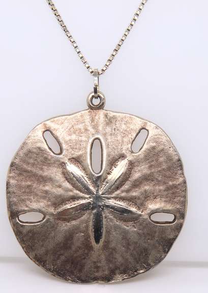 Vintage Sterling Silver Pendant on Box Chain Necklace