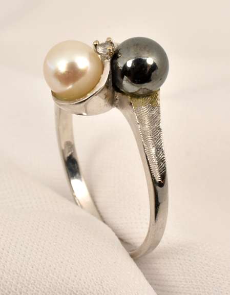 Classic Yin and Yang Pearl Ring