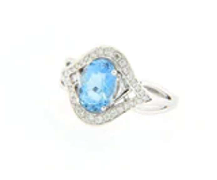 Incredible White Gold oval Aquamarine and Diamond Ring