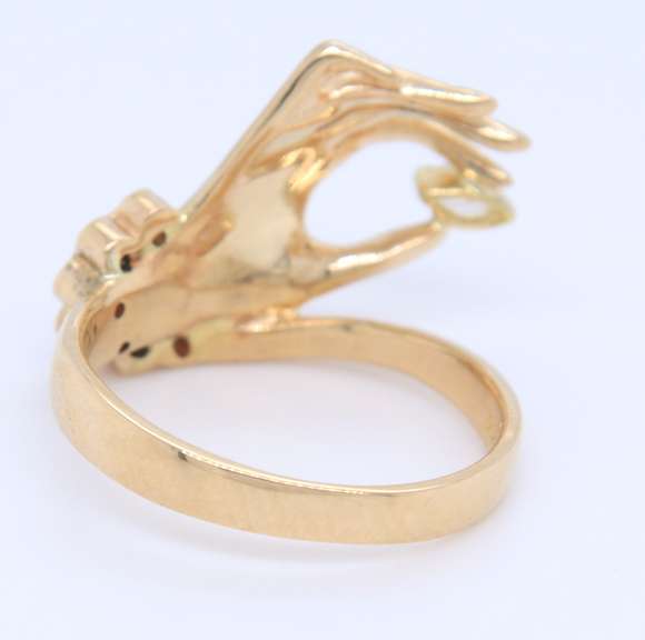 Fantastic 18kt Hand Holding Marquise Diamond Ring