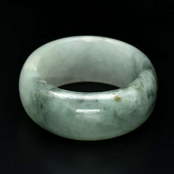 Stunning all natural 32.77ct Jadite Jade ring