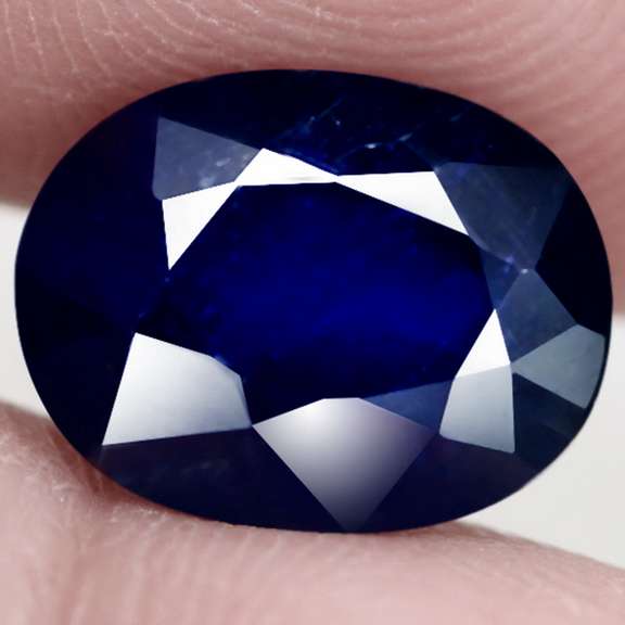 Rich 7.40ct royal blue Sapphire