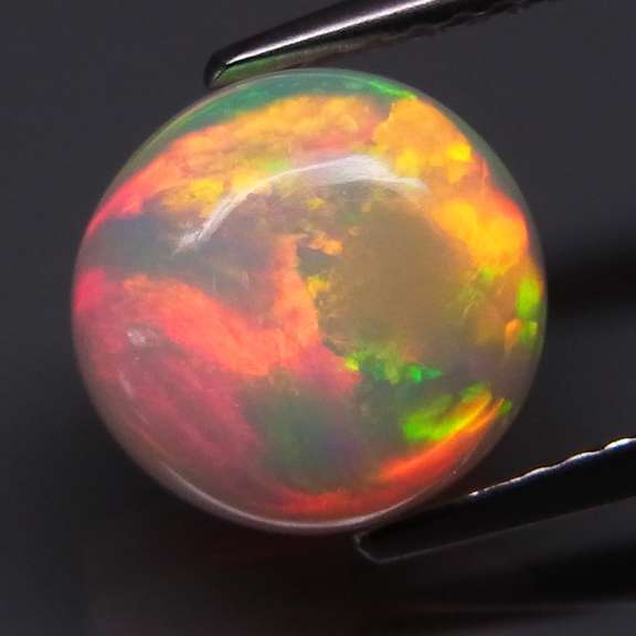 Full body flashing 2.08ct Rainbow Opal