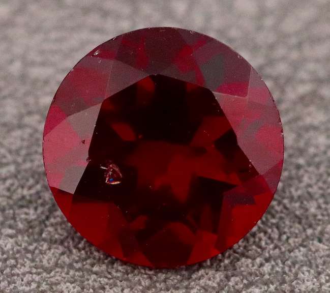 Stunning 4.57ct cherry red Mozambique Garnet solitaire