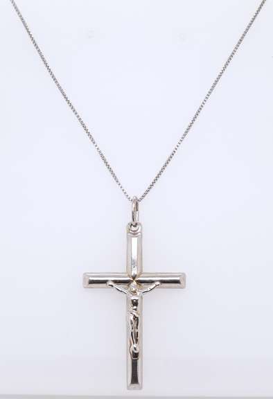 Sterling Silver Cross Pendant on Box Chain Necklace