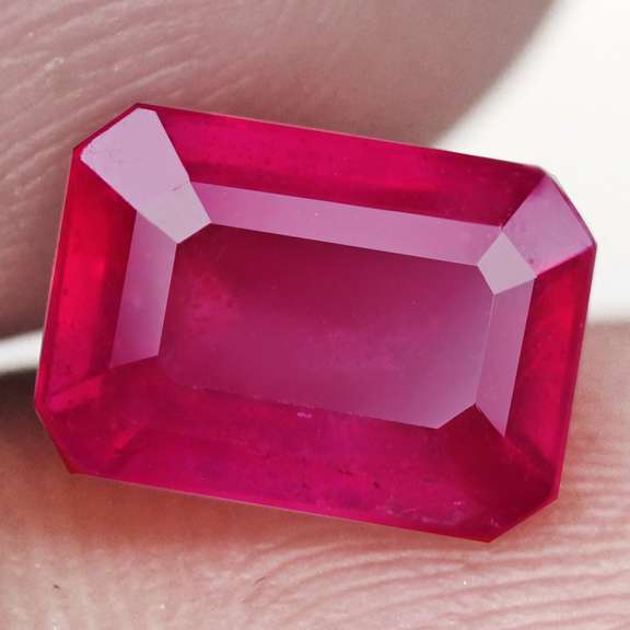Amazing 2.72ct reddish pink emerald cut Ruby