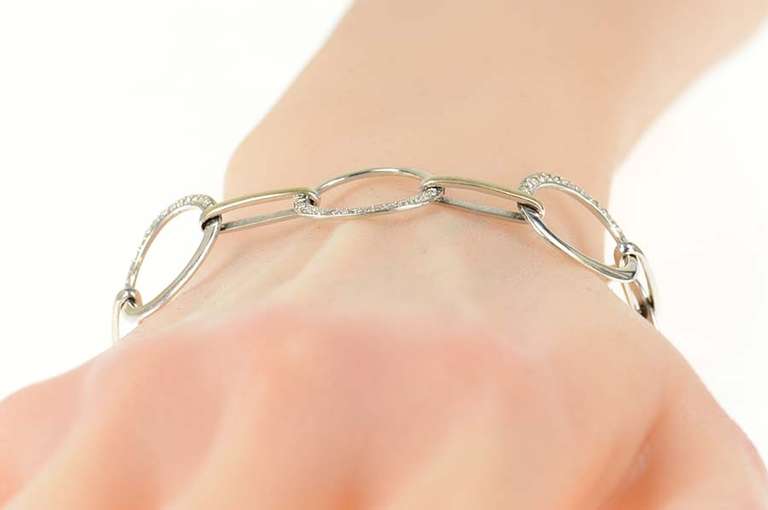 18K White Gold 0.90 Ctw Diamond Circle Chain Statement Bracelet