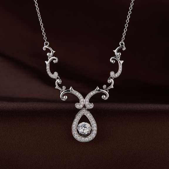 QUEEN NECKLACE IN DANCING STONE SILVER