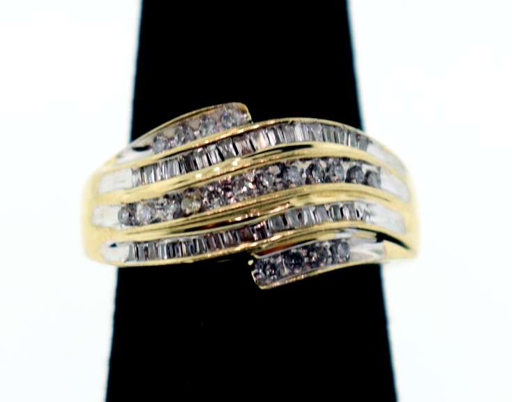 Contemporary 10k Gold Quintuple Channel Set Diamond Ring with Round and Baguette Diamonds
