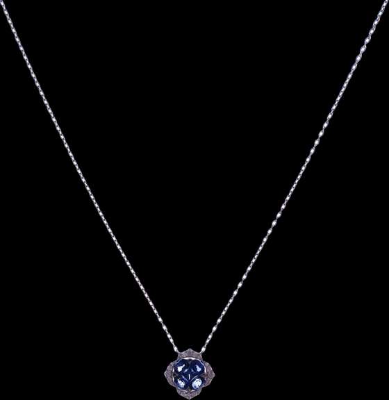 Splendid 18kt White Gold Necklace with Saphire and Diamond Pendant