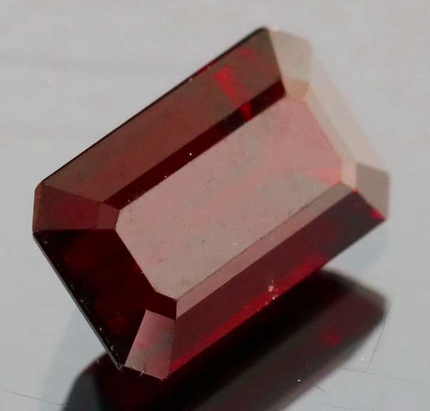Outstanding 4.09ct deep red Spessartite Garnet