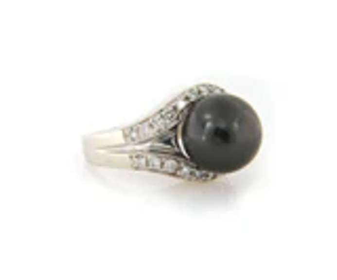 Fantastic White Gold Black Tahitian Pearl and Diamond Swirl Ring