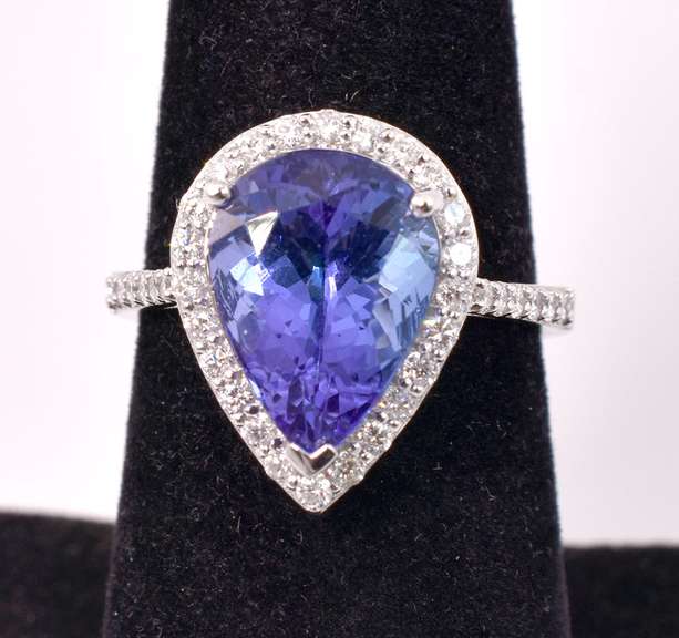 Sublime Tanzanite & Diamond Ring, 18KT