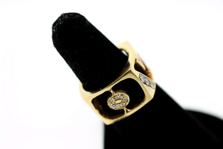 Powerful 18k Gold Contemporary Ring Studded with Diamonds