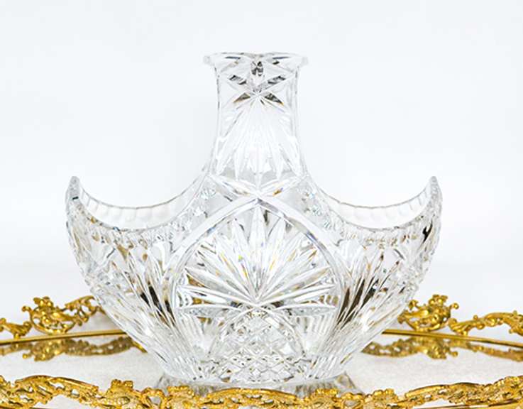Gorgeous Large Clear Crystal Handled Basket With Pineapple / Fern Pattern