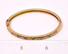 Elegant Emerald and Diamond Bracelet in 18K Yellow Gold