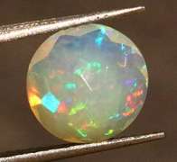 Captivating 1.52ct fully natural Welo Opal solitaire