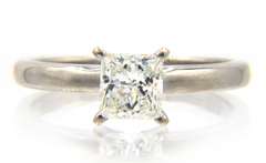 Impressive 18kt White Gold Princess Diamond Enaggement Ring