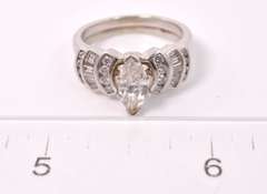 Incredible Approx. 1.00CTS Diamond Ring in 14K White Gold