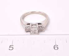 Dazzling Approx. 1.00CTW Princess Cut Diamond Ring in 14K White Gold