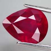 Top red! 3ct pear cut Ruby center stone