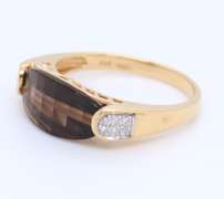 Attractive Yellow Gold Smokey Quartz and Diamond Ring