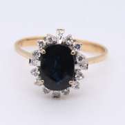 Attractive Sapphire and Diamond Yellow Gold Ring