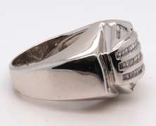 14K WHITE GOLD DIAMOND RING