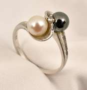 Classic Yin and Yang Pearl Ring