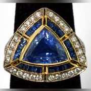 Breathtaking Sapphire & Diamond Ring in 18KT Yellow Gold