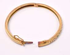 Elegant Emerald and Diamond Bracelet in 18K Yellow Gold