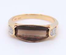 Attractive Yellow Gold Smokey Quartz and Diamond Ring