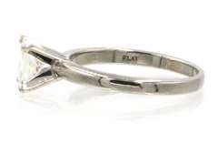 Impressive 18kt White Gold Princess Diamond Enaggement Ring
