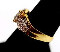 Impressive 18k Gold Diamond Ring with Side Clusters