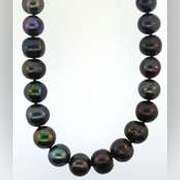 Lovely ladies fresh water pearl necklace