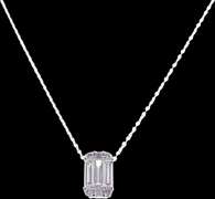 Gorgeous 18kt White Gold Necklace with Cluster Diamond Pendant