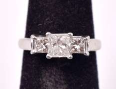 Dazzling Approx. 1.00CTW Princess Cut Diamond Ring in 14K White Gold