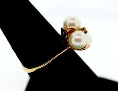 Vintage Diamond & Pearl Ring in 10kt Gold