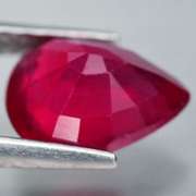 Top red! 3ct pear cut Ruby center stone
