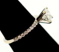 LADIES 14K WHITE GOLD RING WITH 1.25 CARAT OF DIAMONDS