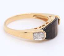 Attractive Yellow Gold Smokey Quartz and Diamond Ring