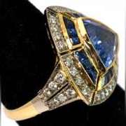 Breathtaking Sapphire & Diamond Ring in 18KT Yellow Gold