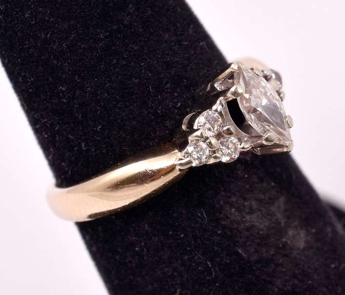 Stunning Approx. 0.32CTS Diamond Ring in 14K Yellow Gold