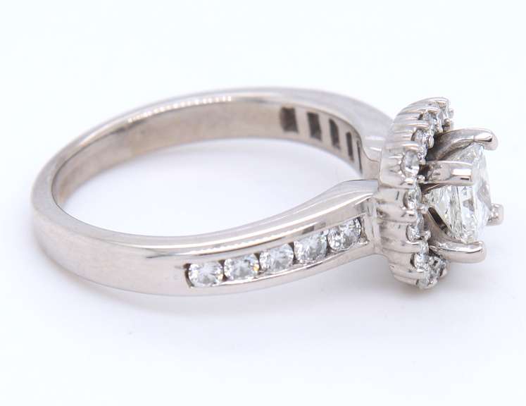 Dazzling White Gold Princess Cut Diamond Engagement Ring