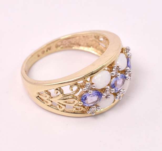 Marvelous Multi-Gemstone Ring in Yellow Gold